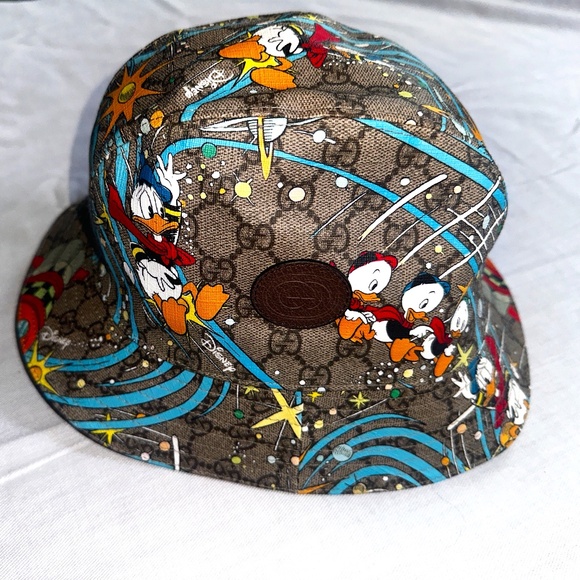 Gucci x Disney Brown GG Supreme Fedora Hat with Donald Duck Print M 648844 8465 - Picture 1 of 10